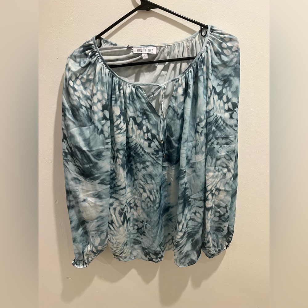 Jennifer Lopez blue pattern blouse
